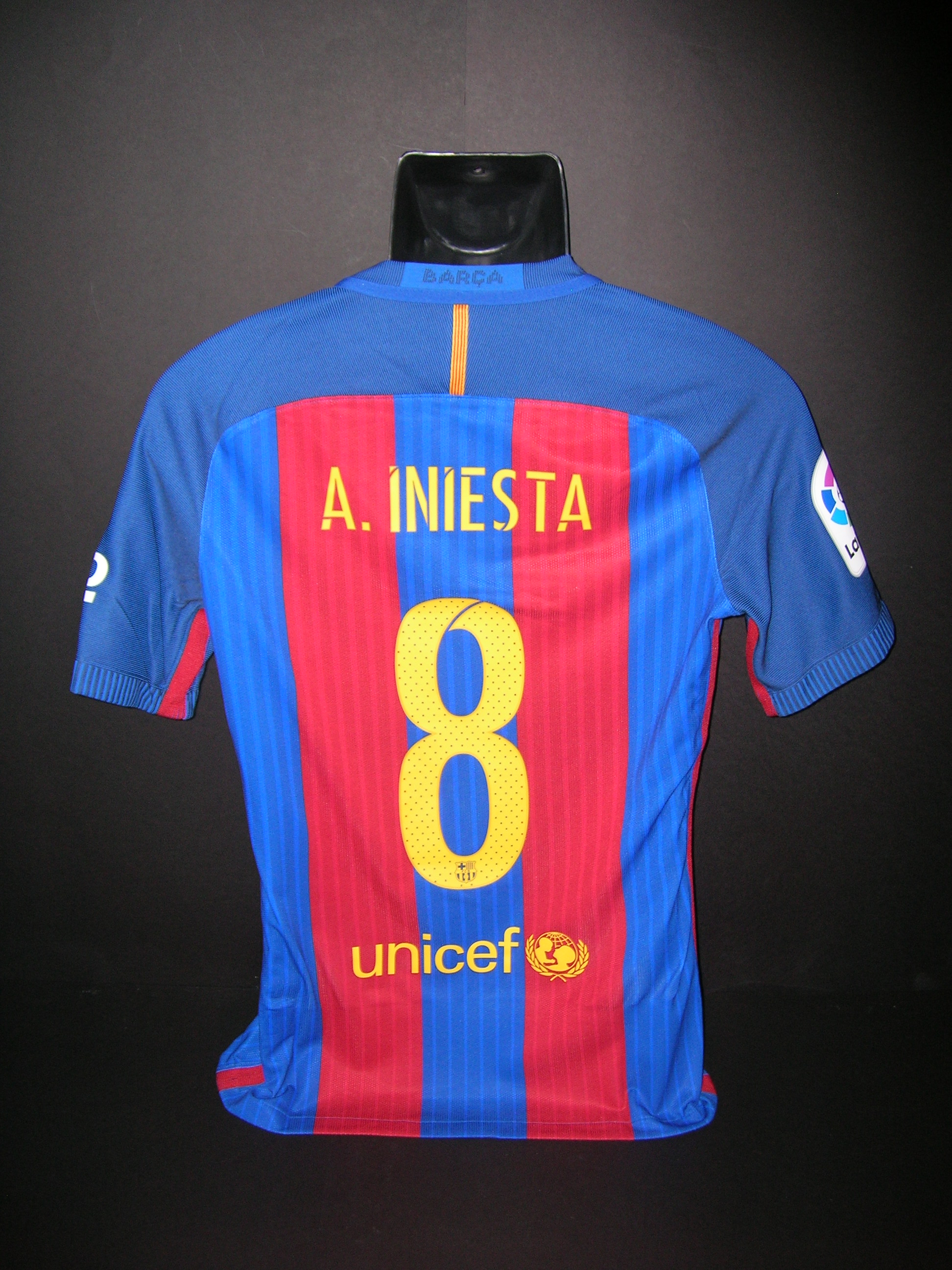 Barcellona  n.8  A. Iniesta  2016  -  448